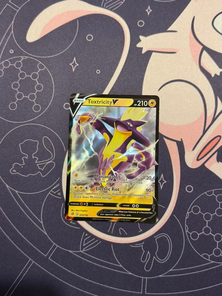 Pokémon kaarten Toxtricity V #70, Ophalen of Verzenden, Zo goed als nieuw, Losse kaart