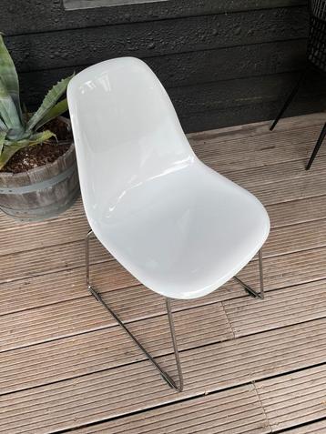 Eethoekstoelen van kunststof, als nieuw beschikbaar voor biedingen