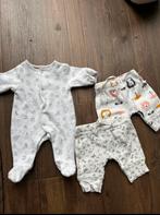 Boxpakje en 2 broekjes maat 44, Kinderen en Baby's, Babykleding | Prematuur, Ophalen of Verzenden, Jongetje of Meisje, Pakje