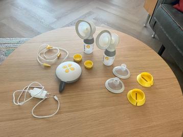 Medela swing maxi dubbele borstkolf inclusief veel flessen beschikbaar voor biedingen
