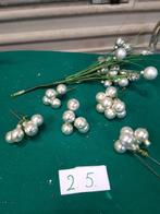 25,] balletjes zilver aan bosjes, Diversen, Kerst, Ophalen of Verzenden