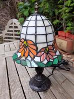 Nieuwe Tiffanylamp met fr Handwerk Tiffanykap/Metalen Voet, Huis en Inrichting, Lampen | Tafellampen, Nieuw, Ophalen of Verzenden