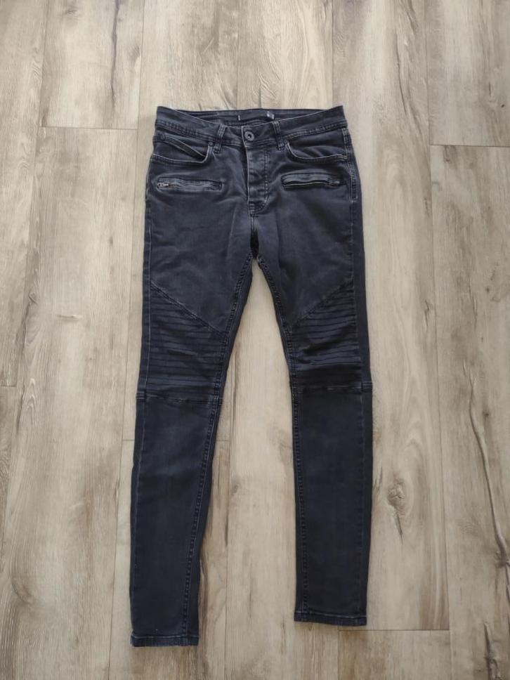Prachtige zwarte spijkerbroek kniestukken Ashes to Dust, W30, Kleding | Heren, Spijkerbroeken en Jeans, Zo goed als nieuw, W32 (confectie 46) of kleiner