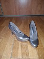 Tamaris zilverkleurige pumps maat 38, Tamaris, Pumps, Overige kleuren, Ophalen of Verzenden