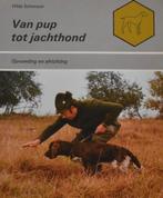 Hilde Schwoyer: Van pup tot jachthond, Ophalen of Verzenden, Zo goed als nieuw, Honden