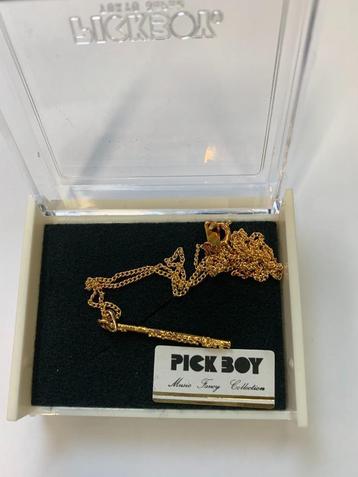 Ketting met Dwarsfluit Hanger, Goudkleurig Pickboy beschikbaar voor biedingen
