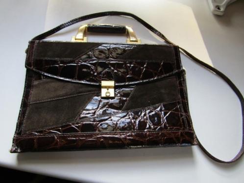 D1484 Tas donkerbruin leder kroko lak suède goud A4-formaat, Sieraden, Tassen en Uiterlijk, Tassen | Damestassen, Zo goed als nieuw