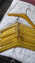 Vintage kledinghanger skaileer met studs geel 10x, Ophalen of Verzenden, Gebruikt, Overige materialen, Volwassenen