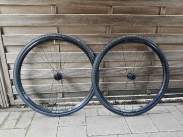 Nieuw Bontrager Paradigm Comp25 wielset CX3 Team Issue band beschikbaar voor biedingen