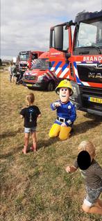 Brandweerman Sam mascotte te huur of langs laten komen, Hobby en Vrije tijd, Feestartikelen | Verhuur, Ophalen of Verzenden, Overige