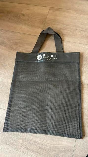 Doorzichtig saunatasje beschikbaar voor biedingen