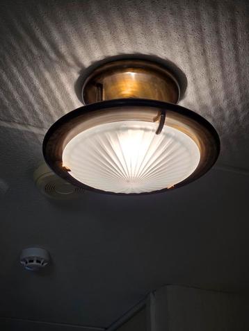 Plafondlamp met glazen kap en metalen frame beschikbaar voor biedingen