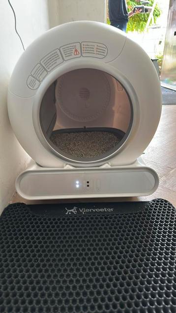 Viervoeter automatische kattenbak beschikbaar voor biedingen