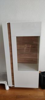 Witte vitrinekast met eikenhout en glas, Huis en Inrichting, Kasten | Vitrinekasten, Ophalen, Eikenhout, 50 tot 100 cm, Zo goed als nieuw