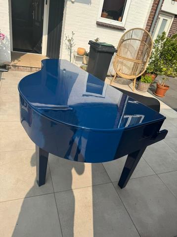 Dutchgrand piano vleugel te huur I blauw of wit beschikbaar voor biedingen