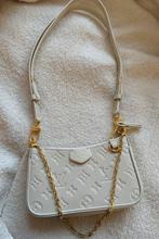 Louis Vuitton easy pouch on strap, Ophalen of Verzenden, Zo goed als nieuw, Bruin, Handtas