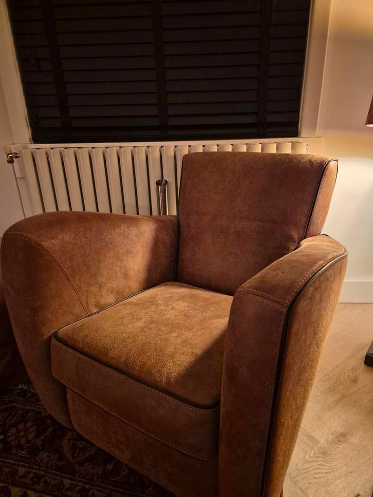 Twee Italiaanse design fauteuils van IDP, Huis en Inrichting, Fauteuils, Zo goed als nieuw, Hout, Leer, 75 tot 100 cm, 75 tot 100 cm