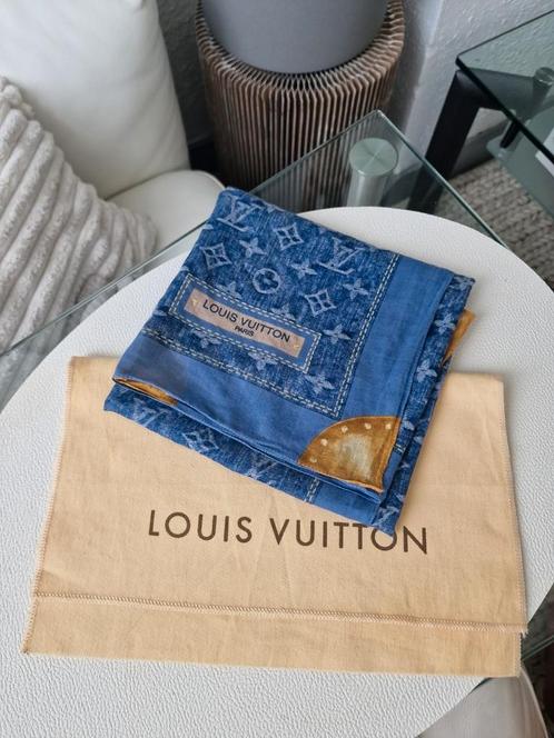Louis Vuitton Square denim Scarf 50x50cm, Kleding | Heren, Mutsen, Sjaals en Handschoenen, Zo goed als nieuw, Sjaal, Overige maten