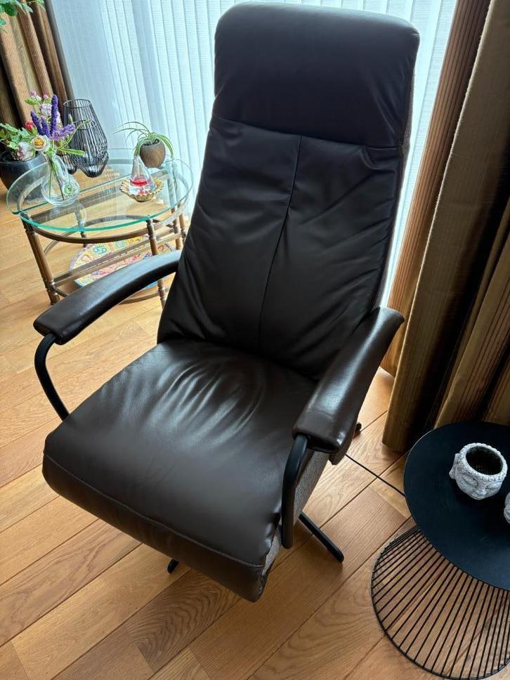 Relaxstoel Prominent C-100 Two-tone bekleding-touchbediening, Huis en Inrichting, Fauteuils, Gebruikt, Leer, Metaal, Stof, 50 tot 75 cm