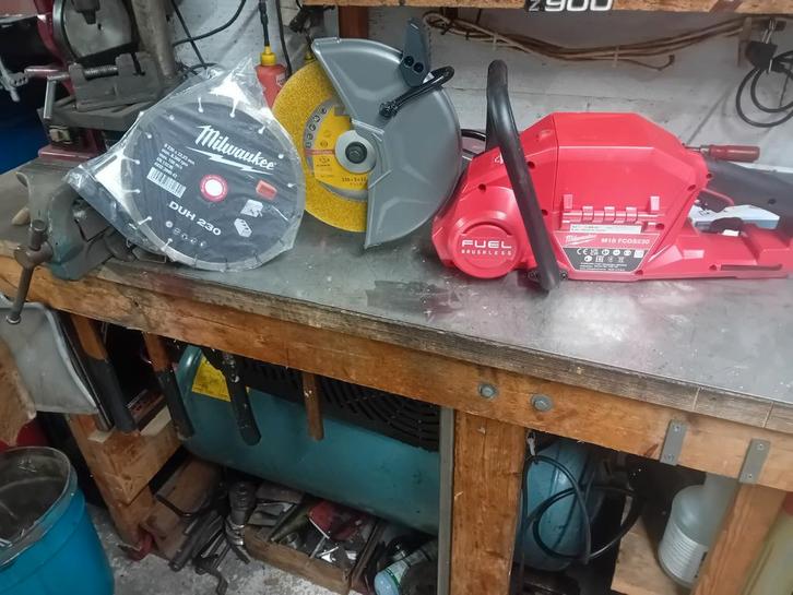 Milwaukee m18 bandenzaag, Doe-het-zelf en Verbouw, Gereedschap | Slijpmachines, Zo goed als nieuw, Haakse handslijpmachine, 1000 watt of meer