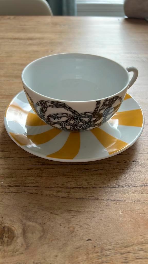 House of Rym - kop en schotel, Huis en Inrichting, Keuken | Servies, Nieuw, Kop(pen) en/of Schotel(s), Overige stijlen, Porselein