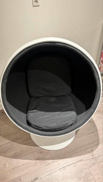 Ball Chair - lounge stoel - Iconisch design van Eero Aarnio beschikbaar voor biedingen
