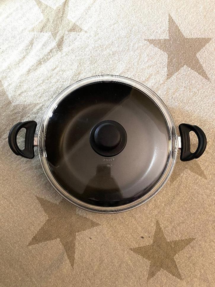 Pyrex braadpan met deksel 28 cm, Huis en Inrichting, Keuken | Potten en Pannen, Zo goed als nieuw, Koekenpan of Braadpan, Aluminium