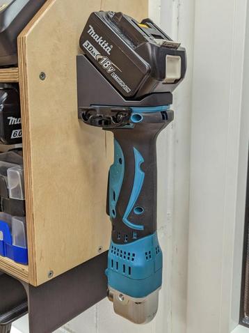 Wandhouder voor Makita 18V Tools – Ruimtebesparend!  beschikbaar voor biedingen
