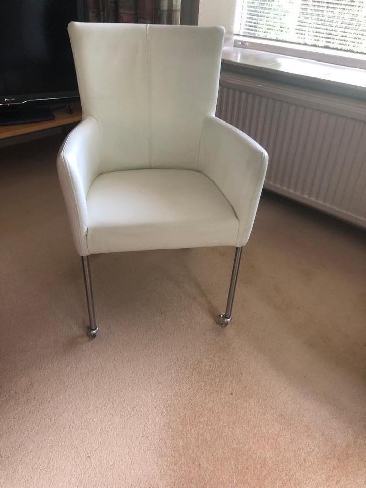Witte leren stoel op wieltjes, Huis en Inrichting, Stoelen, Zo goed als nieuw, Eén, Kunststof, Leer, Metaal, Wit, Ophalen