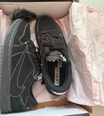 Travis Scott x Nike Air Force 1 Low, Ophalen of Verzenden, Zo goed als nieuw, Zwart, Sneakers of Gympen