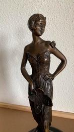 ArtDeco Bronzen beeld van dame met vlinders, Antiek en Kunst, Ophalen, Brons