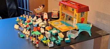 Ziekenhuis fisher-price en heel veel spullen erbij.  beschikbaar voor biedingen