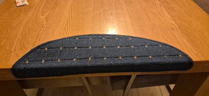 Blauwe traptrede tapijt 15 stuks, Huis en Inrichting, Stoffering | Tapijten en Kleden, Gebruikt, Minder dan 50 cm, Minder dan 50 cm