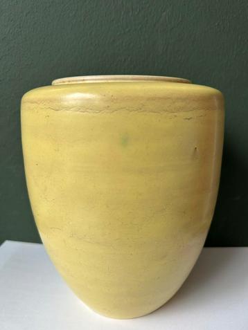 Mobach vaas keramiek pastelgeel beschikbaar voor biedingen
