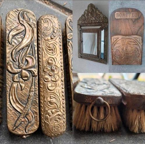 Latoenen spiegel kastje + kammenbakje + 4 borstels koper, Antiek en Kunst, Antiek | Koper en Brons, Koper, Ophalen of Verzenden