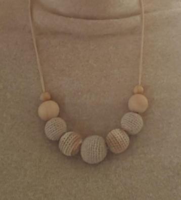 Ketting met gehaakte kralen beschikbaar voor biedingen