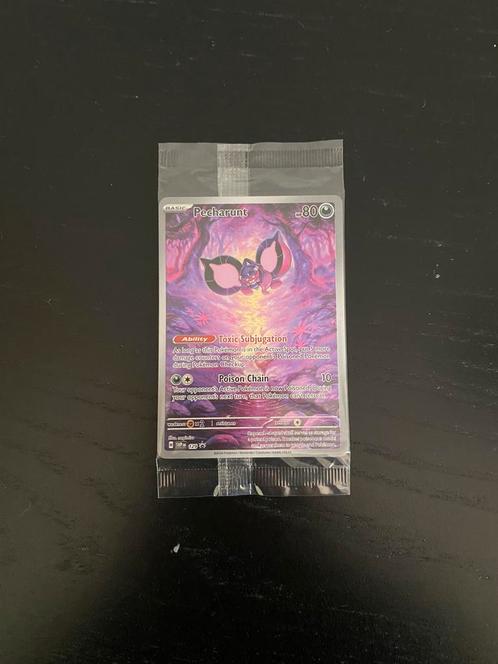Pecharunt #129 - promo scarlet & violet - illustration rare, Hobby en Vrije tijd, Verzamelkaartspellen | Pokémon, Zo goed als nieuw