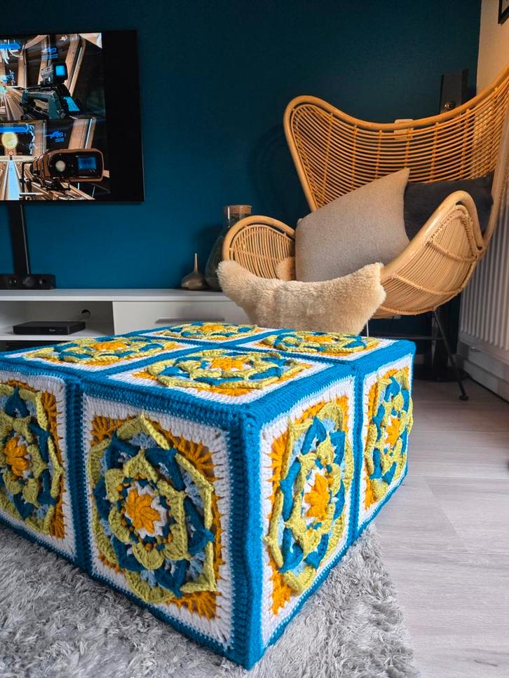 Handgemaakte Hocker met Gehaakte Hoes, Huis en Inrichting, Banken | Voetenbanken en Poefen, Nieuw, 50 tot 75 cm, 50 tot 75 cm