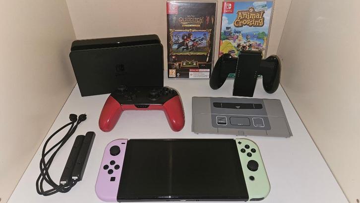 Nintendo Switch Oled + NES backplate & Red Pro Controller, Spelcomputers en Games, Spelcomputers | Nintendo Switch, Zo goed als nieuw