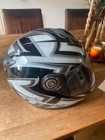Helm beschikbaar voor biedingen