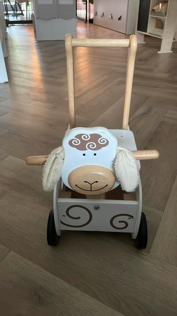 Loopwagentje schaap beschikbaar voor biedingen