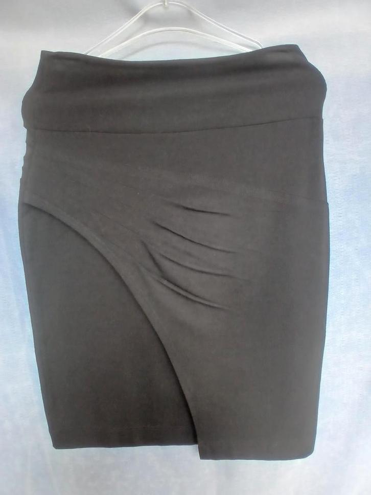 Chia Rico Zwarte Rok - Maat M, Kleding | Dames, Rokken, Zo goed als nieuw, Maat 38/40 (M), Zwart, Knielengte, Ophalen of Verzenden