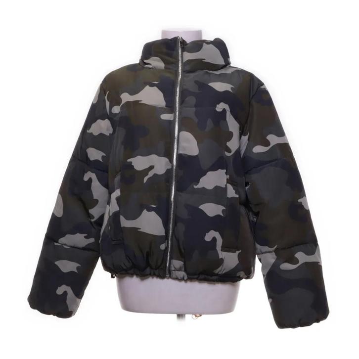 Camo puffer bomber diveded  H&M mt: 38, Kleding | Dames, Jassen | Winter, Zo goed als nieuw, Maat 38/40 (M), Groen, Ophalen of Verzenden