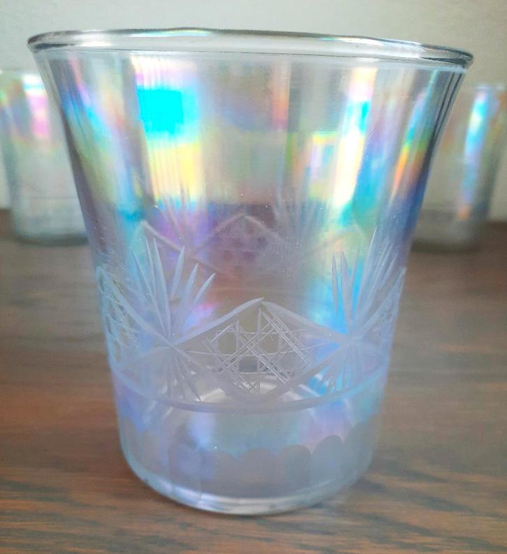 3 gegraveerde iriserende glazen, Antiek en Kunst, Antiek | Glas en Kristal, Ophalen of Verzenden