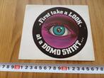 sticker First take a Look  at a DOMO SHIRT, Verzamelen, Ophalen, Zo goed als nieuw, Bedrijf of Vereniging