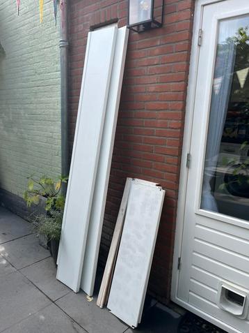 Oude Lundia kasten systeem wit beschikbaar voor biedingen