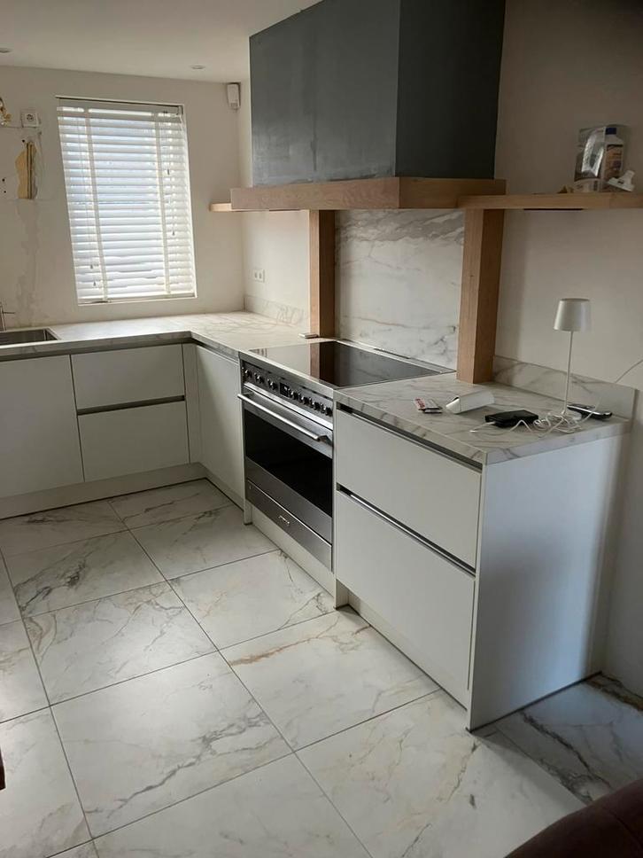Keukendeurtjes keukenblad kookeiland schouw  boeken plank, Huis en Inrichting, Keuken | Complete keukens, Zo goed als nieuw, Ophalen