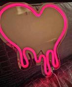 Leuke hartvormige spiegel met neon verlichting, Minder dan 50 cm, Ophalen of Verzenden, Zo goed als nieuw, Minder dan 100 cm