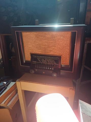 Philips 680A buizenradio uit 1939 beschikbaar voor biedingen