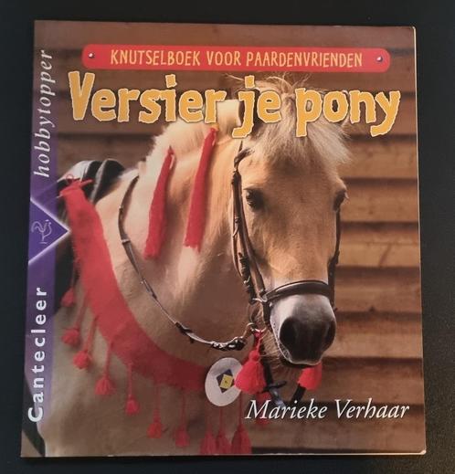 Versier je PONY - Marieke Verhaar, Boeken, Dieren en Huisdieren, Zo goed als nieuw, Paarden of Pony's, Ophalen of Verzenden